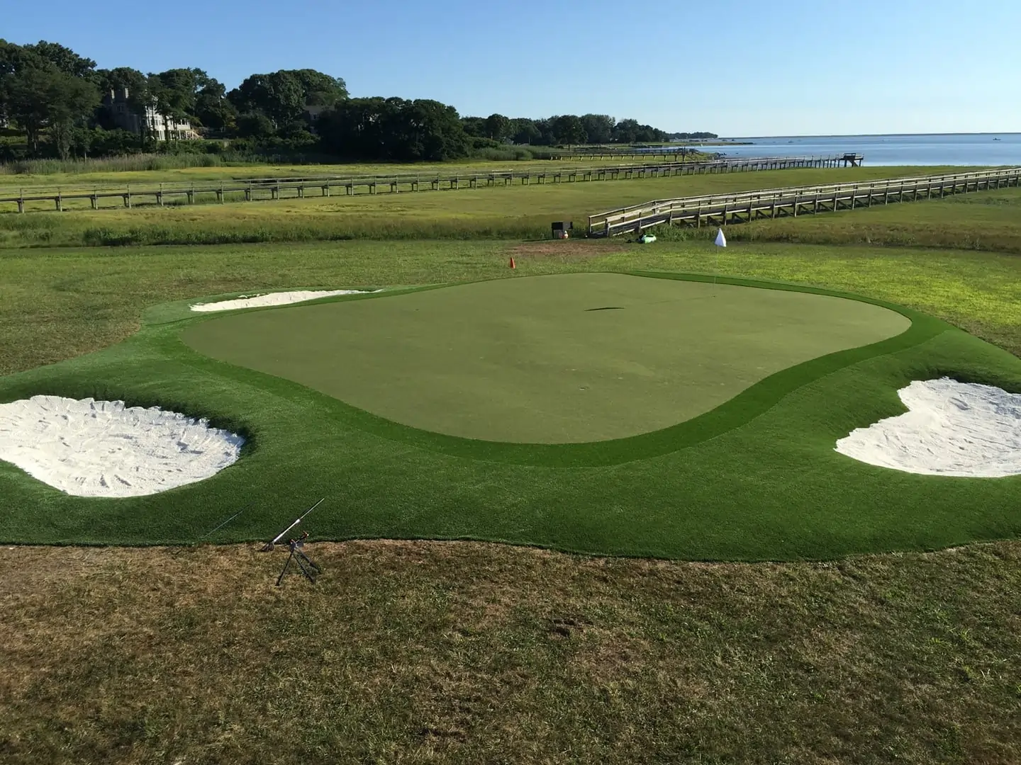 range luxury putting green